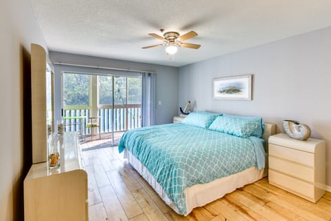 Walk to Beach: Home w/ Porch on Anna Maria Island! Apartment in Holmes Beach