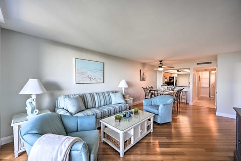 Resort-Style Condo w/ Pool, Gym, Tennis + More! Apartment in Marco Island