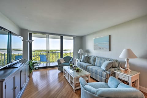 Resort-Style Condo w/ Pool, Gym, Tennis + More! Apartment in Marco Island