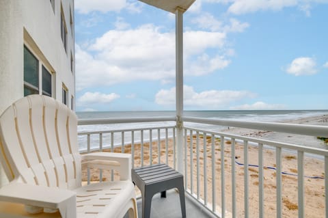 Direct Beach Access & View: Satellite Beach Condo! Apartment in South Patrick Shores
