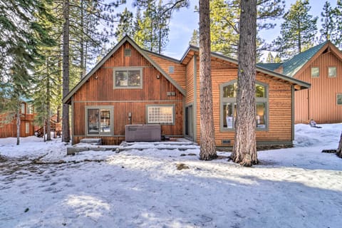 4 Mi to Dtwn Truckee: Tahoe Donner Home w/ Hot Tub House in Truckee