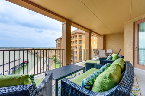 Lake LBJ Condo w/ Private Balcony, Lake Views Apartment in Lake Lyndon B Johnson