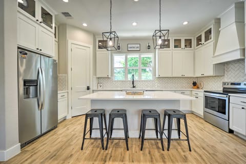 Brand New Modern Canyon Lake Escape w/ Fire Pit! House in Canyon Lake