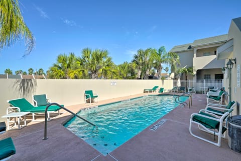 Coastal Condo w/ Pool in South Padre Island! Apartment in South Padre Island