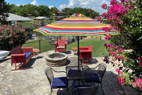 Lakefront Family Getaway w/ Dock & Fire Pit House in Granbury