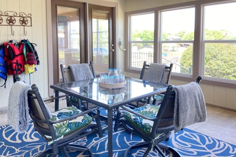 Lakefront Family Getaway w/ Dock & Fire Pit House in Granbury