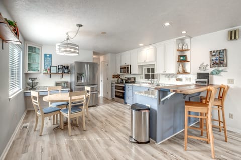 Relaxing Lincoln City Coastal Escape Near Beach! House in Lincoln City