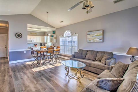 Pool & Golf Course Views: Myrtle Beach Condo Apartment in Carolina Forest