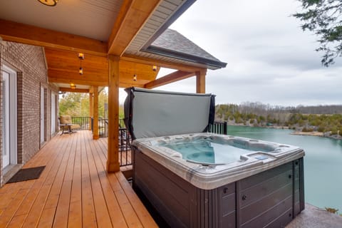 Tranquility Lake Getaway w/ Hot Tub on 27 Acres! House in Kentucky