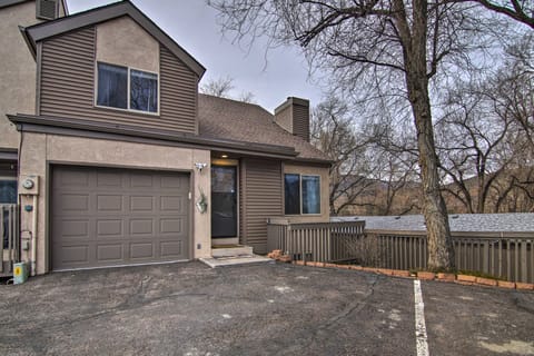 Manitou Springs Escape w/ A/C & Private Deck! Apartment in Manitou Springs