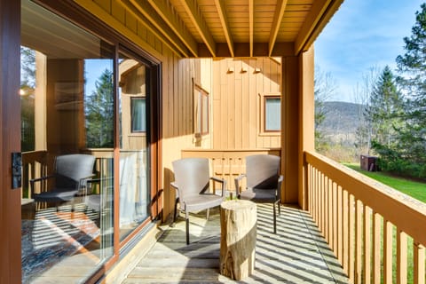 Ski-In/Out & Golf Condo w/ A/C at Holiday Valley! Apartment in Cattaraugus