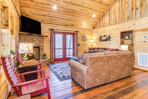 Hot Tub + Fire Pit: Dog-Friendly Cabin in Murphy! House in Tennessee