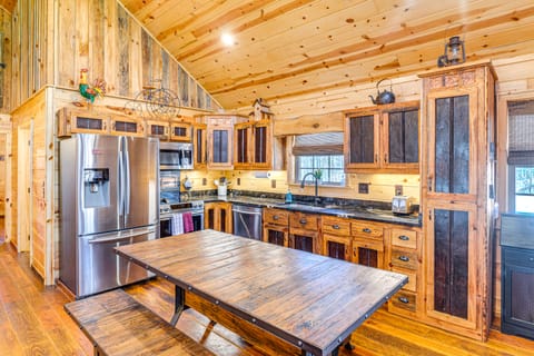 Hot Tub + Fire Pit: Dog-Friendly Cabin in Murphy! House in Tennessee