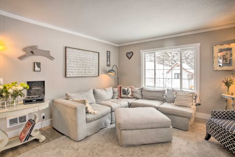 Modern Farmhouse w/ Movie Room - 6 Mi to Lake! House in Kootenai County