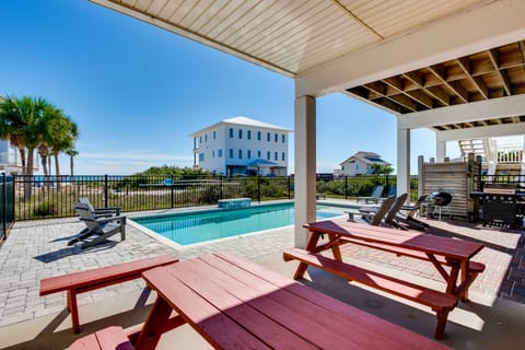 Beachfront Paradise w/ Pool on St. George Island! House in Saint George Island