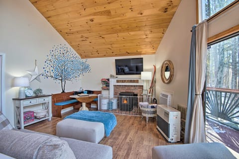 Pet-Friendly Gilford Home by Gunstock Ski Mountain House in Gilford