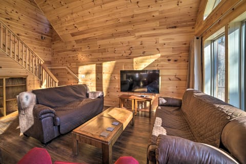 Cabin w/ Mtn View, 4 Mi to Massanutten Resort House in Massanutten