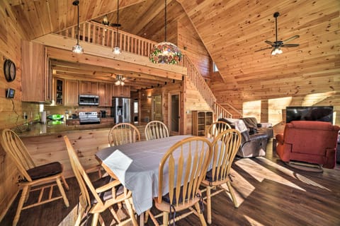 Cabin w/ Mtn View, 4 Mi to Massanutten Resort House in Massanutten