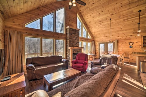 Cabin w/ Mtn View, 4 Mi to Massanutten Resort House in Massanutten