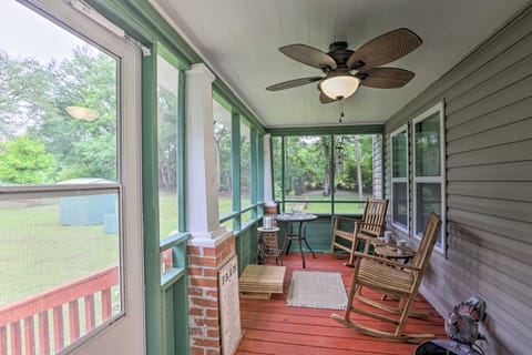 Renovated Home w/ Screened-In Patio on Hwy 90! House in Georgia