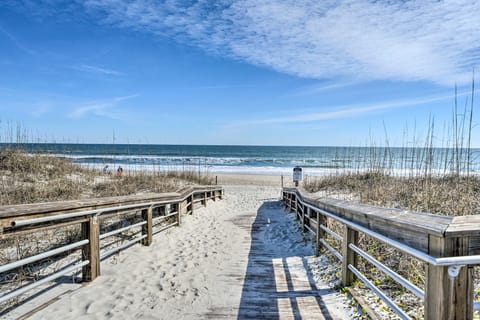 Coastal Hideaway ~ 1/2 Mi to Beach + Boardwalk! House in Carolina Beach