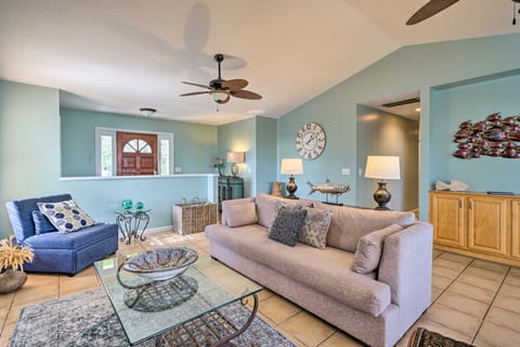 Coastal Hideaway ~ 1/2 Mi to Beach + Boardwalk! House in Carolina Beach