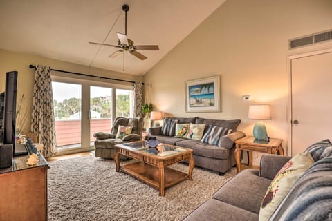Breezy St Augustine Condo: Walk to Crescent Beach! Apartment in Butler Beach