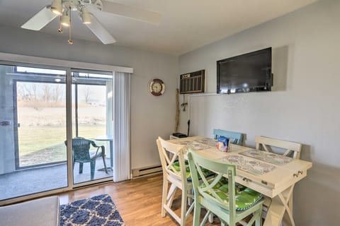 Serene Abode on Lake Erie ~ 9 Miles to Oak Harbor Apartment in Lake Erie