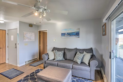 Serene Abode on Lake Erie ~ 9 Miles to Oak Harbor Apartment in Lake Erie