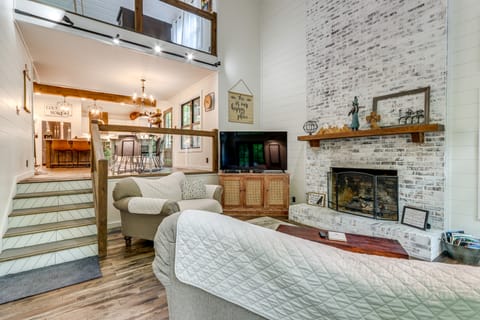 Deck & Fire Pit Bliss: Mountaintown Creek Cottage! Cottage in Georgia