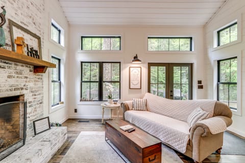 Deck & Fire Pit Bliss: Mountaintown Creek Cottage! Cottage in Georgia