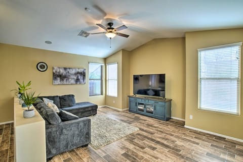 4 Mi to Surprise Stadium! Snowbird Haven w/ Pool House in Surprise