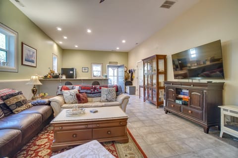 Cascade Cabin Hideaway w/ Views, 1/2 Mi to Lake House in Cascade