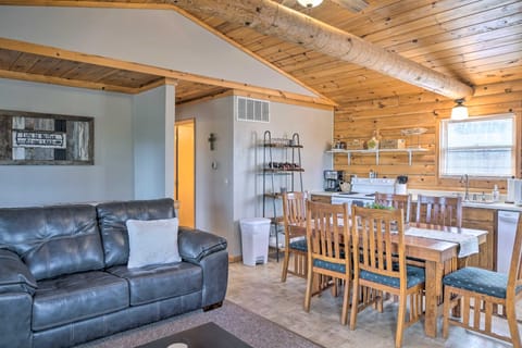 Cabin Retreat on Table Rock Lake w/ Fire Pit! House in Shell Knob