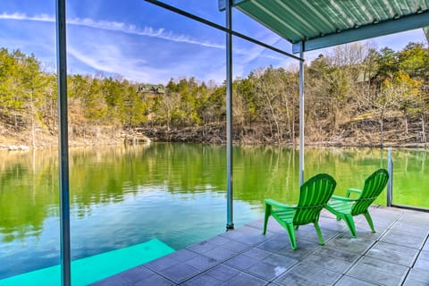 Cabin Retreat on Table Rock Lake w/ Fire Pit! House in Shell Knob