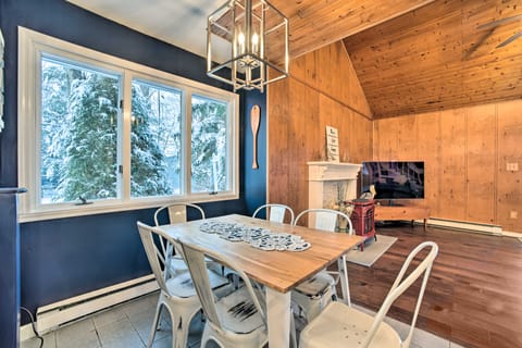 Hot Tub: Secluded Hideaway on Sleepy Hollow Lake House in Athens