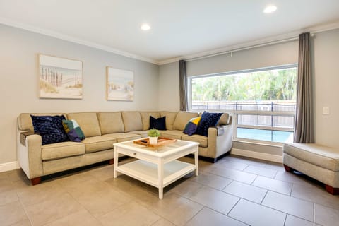 Pet-friendly Paradise w/ Pool ~ 6 Mi to Beach! House in Boca Raton