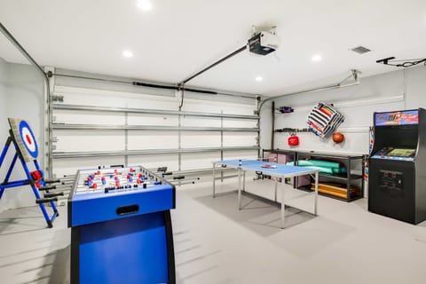 Pet-friendly Paradise w/ Pool ~ 6 Mi to Beach! House in Boca Raton