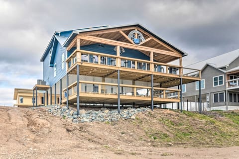 Upscale Riverfront Home w/ Beach & Fire Pit! House in Glenwood