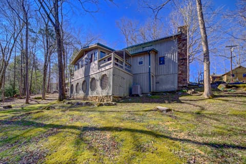 Cozy Log Cabin: 6 Mi to Great Smoky Mtns NP! House in Great Smoky Mountains