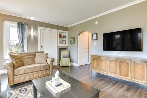 Pet-Friendly Family Apartment - Near NU Campus! Apartment in Evanston