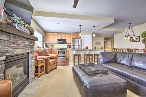 Ski-In/Ski-Out Granby Base Camp Escape w/ Balcony Apartment in Granby