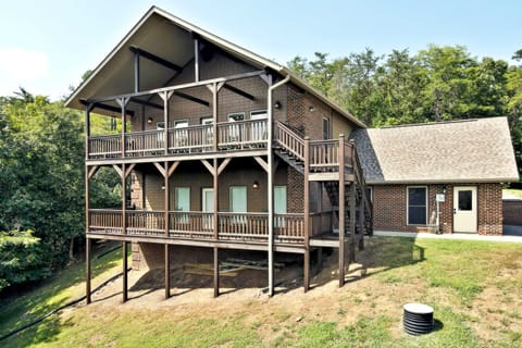 Pet-Friendly Smoky Mountain Retreat w/ Game Room! House in Sevierville