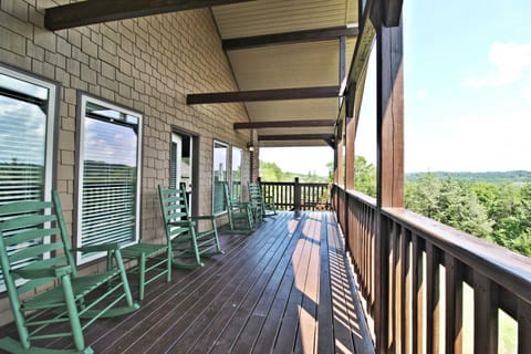 Pet-Friendly Smoky Mountain Retreat w/ Game Room! House in Sevierville