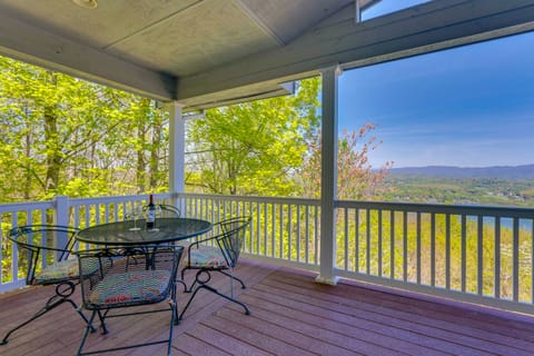 Lake-View Condo with Covered Deck in Hiawassee! Apartment in Chatuge Lake