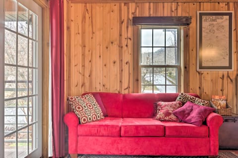 'The Boat House' Creekside Escape in Hot Springs! Apartment in Hot Springs