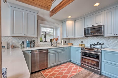 Private Dock, Lake Access! Multi-Level Ozarks Home House in Lake of the Ozarks