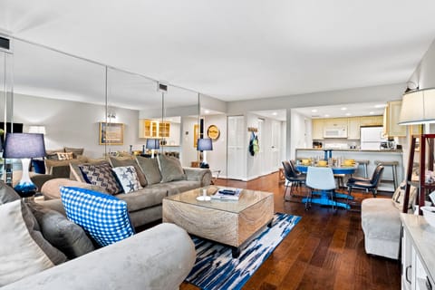 Relax By Pool: Harbour Town Resort Condo Apartment in Hilton Head Island