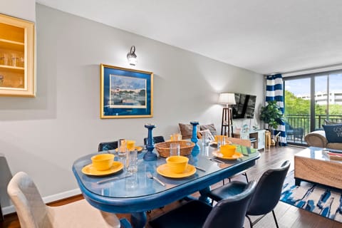 Relax By Pool: Harbour Town Resort Condo Apartment in Hilton Head Island