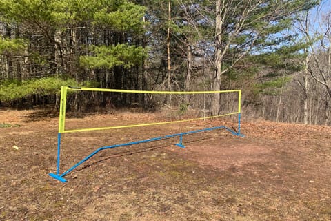 Private 7-Acre Retreat: On-Site Pond, Streams House in Capital District, NY, USA